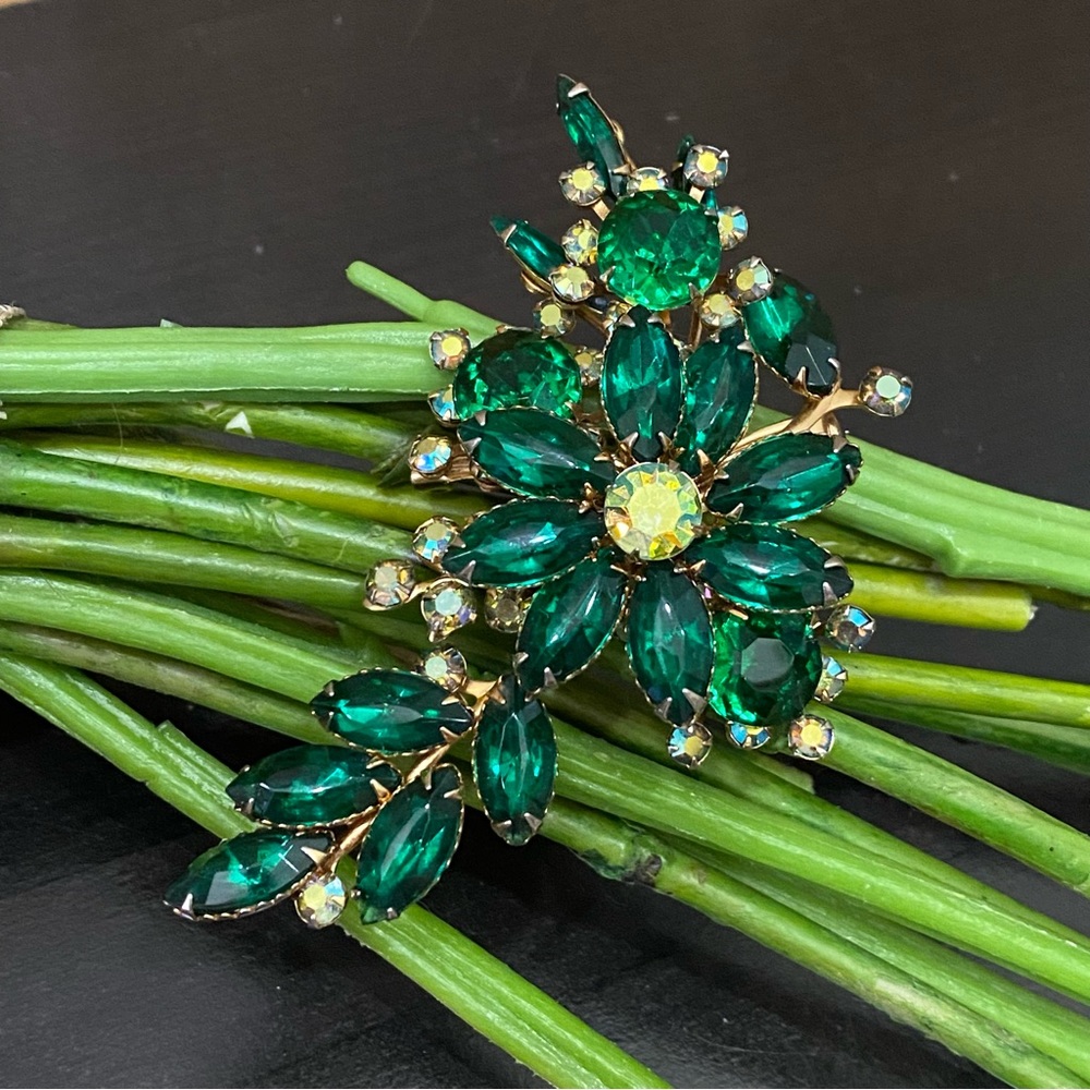 Vintage 50’s Unsigned Beau Jewels Emerald Green Rhinestone Flower Bouquet Brooch
